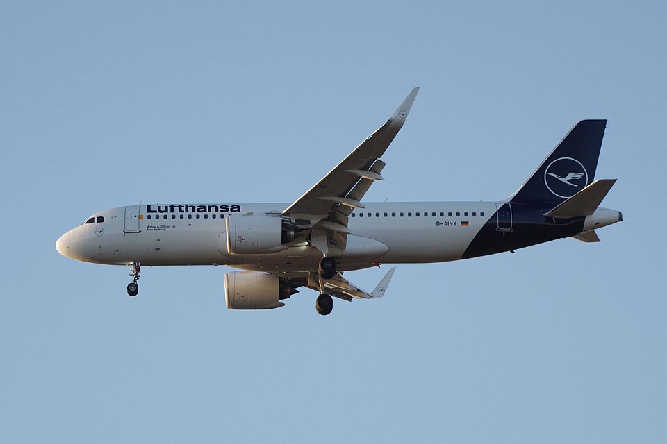 D-AINX – registrierungsgenaues Aircraft-Foto