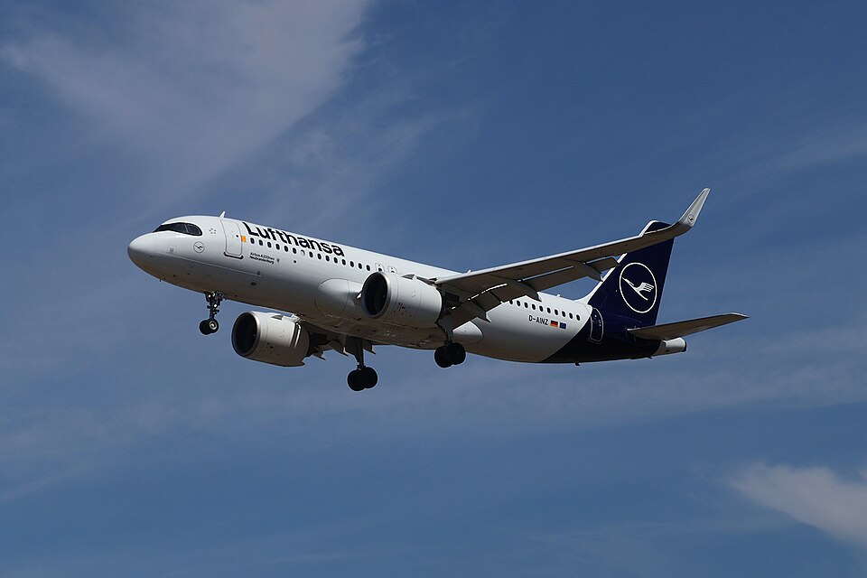 D-AINZ – registrierungsgenaues Aircraft-Foto